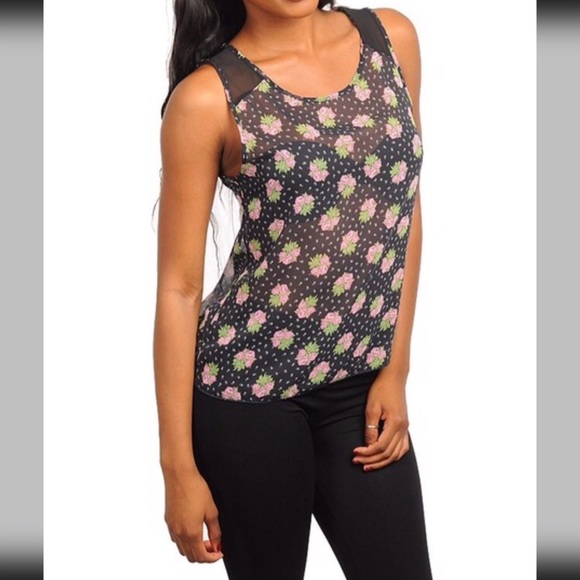 Tops - FINAL SALE HIGH AND LOW TOP WITH FLOWERS.